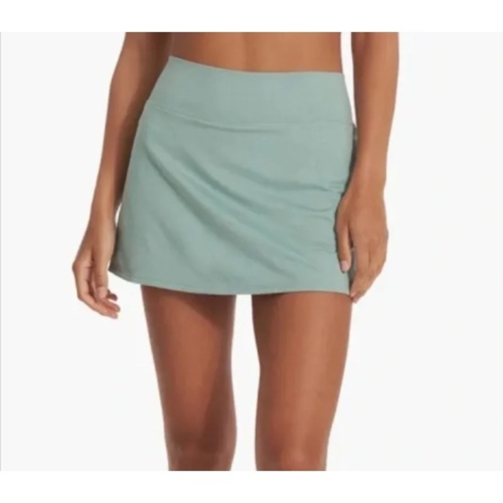 Vuori Halo Performance Skirt Pleated Active Skort Sage Athletic Skirt VW3006 L